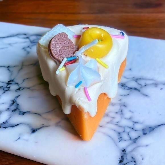 ⚠️SALE Candle // Handmade Slice Of Cake Shaped Soy Wax Candle SEND OFFERS - Picture 2 of 5